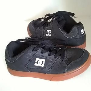 Dc skate shoes kids size 1, leather